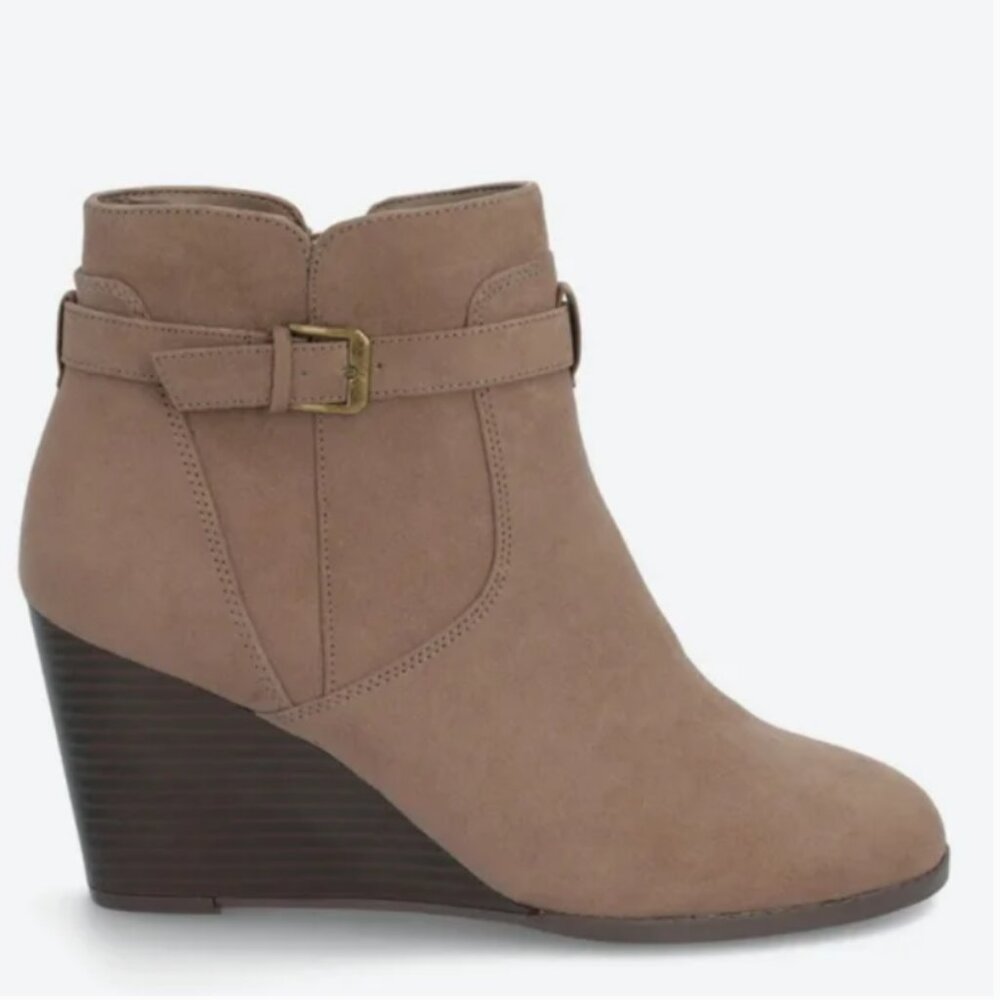NEW MARKET & SPRUCE Serah Suede Taupe W/Buckle Ankle Bootie Size 11